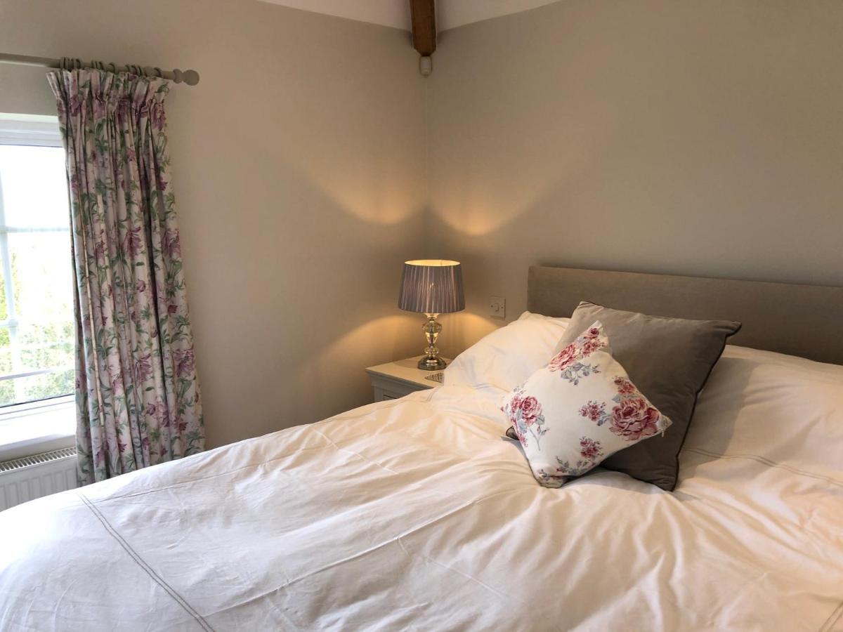 Whiteways Farmhouse Buckland Newton Exterior foto